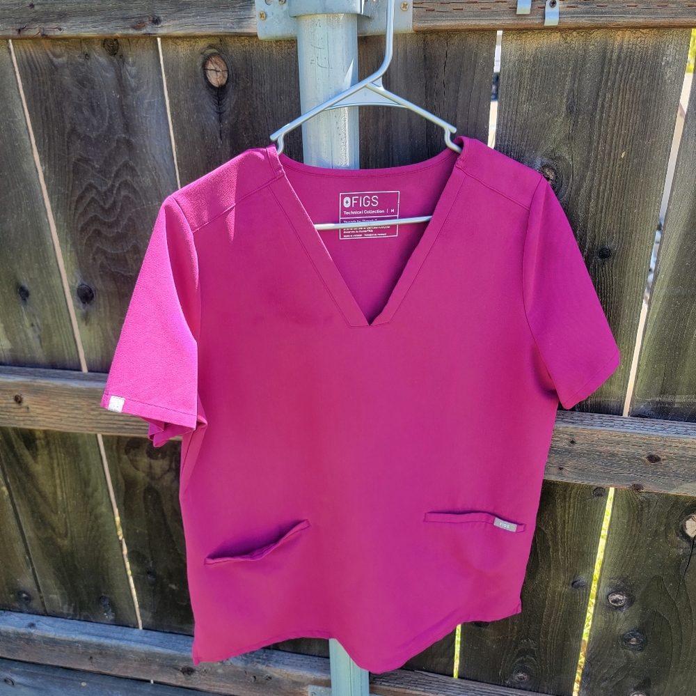 Figs casma three pocket scrub top